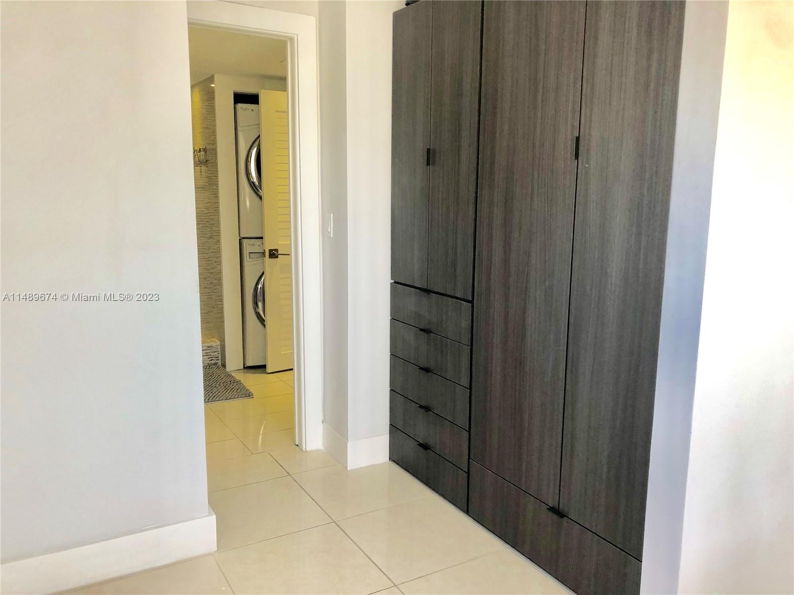 401 Ocean Dr # 1001