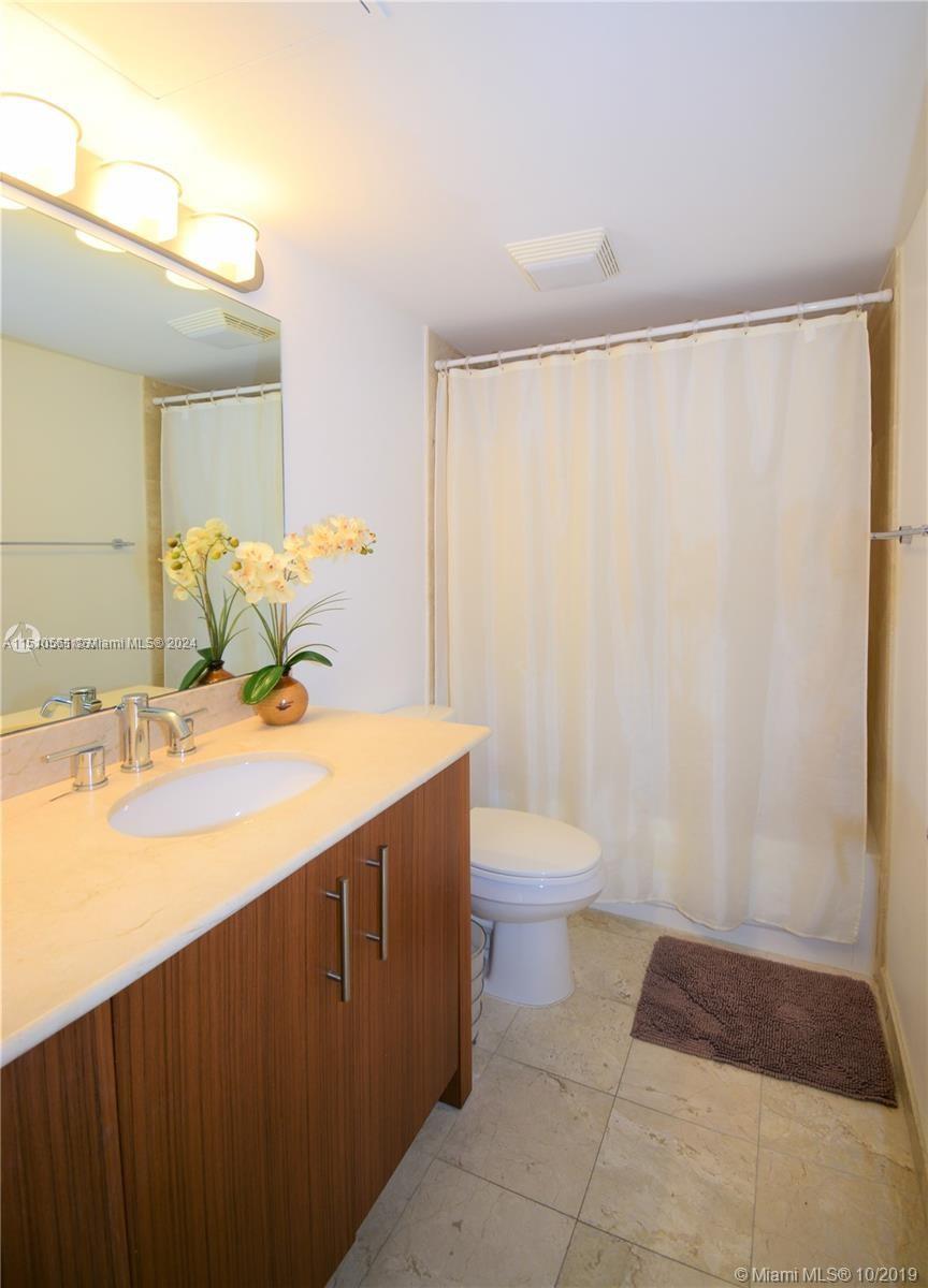 10275 Collins Ave # 521