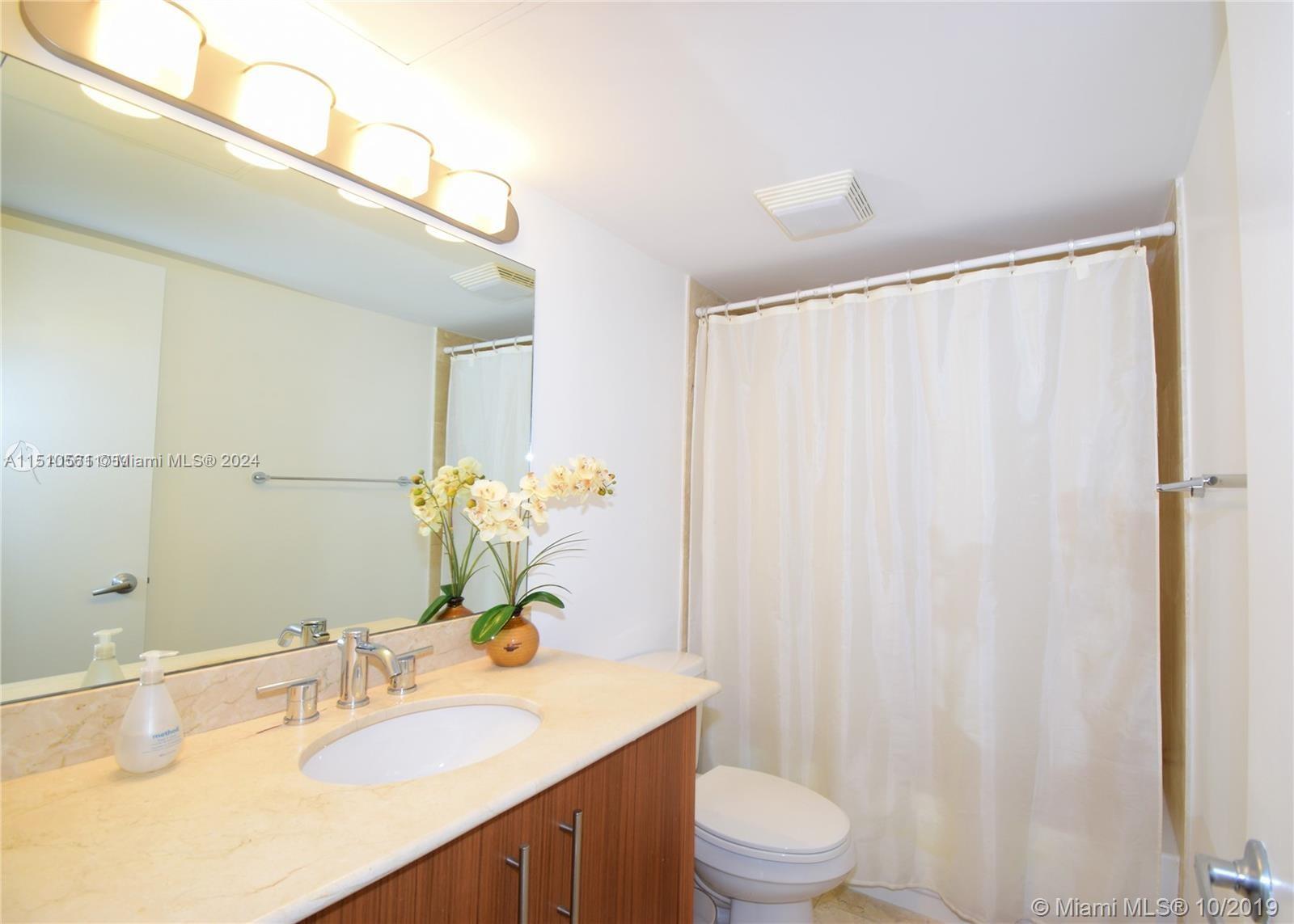 10275 Collins Ave # 521