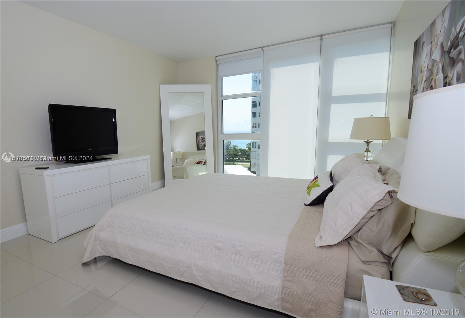 10275 Collins Ave # 521