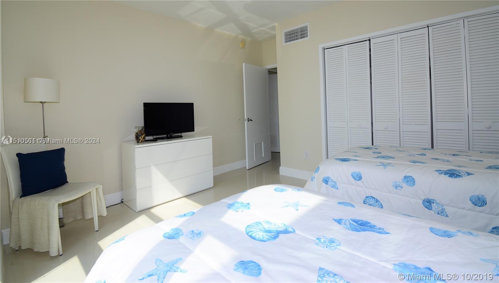 10275 Collins Ave # 521