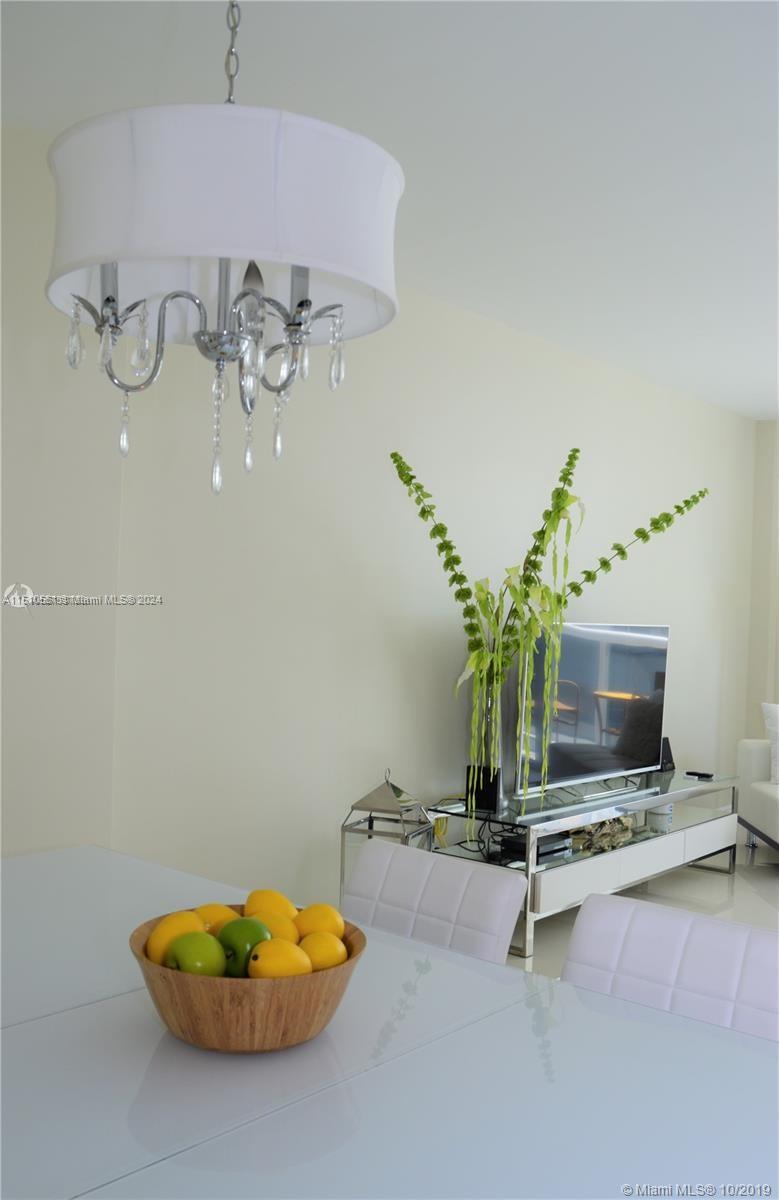 10275 Collins Ave # 521
