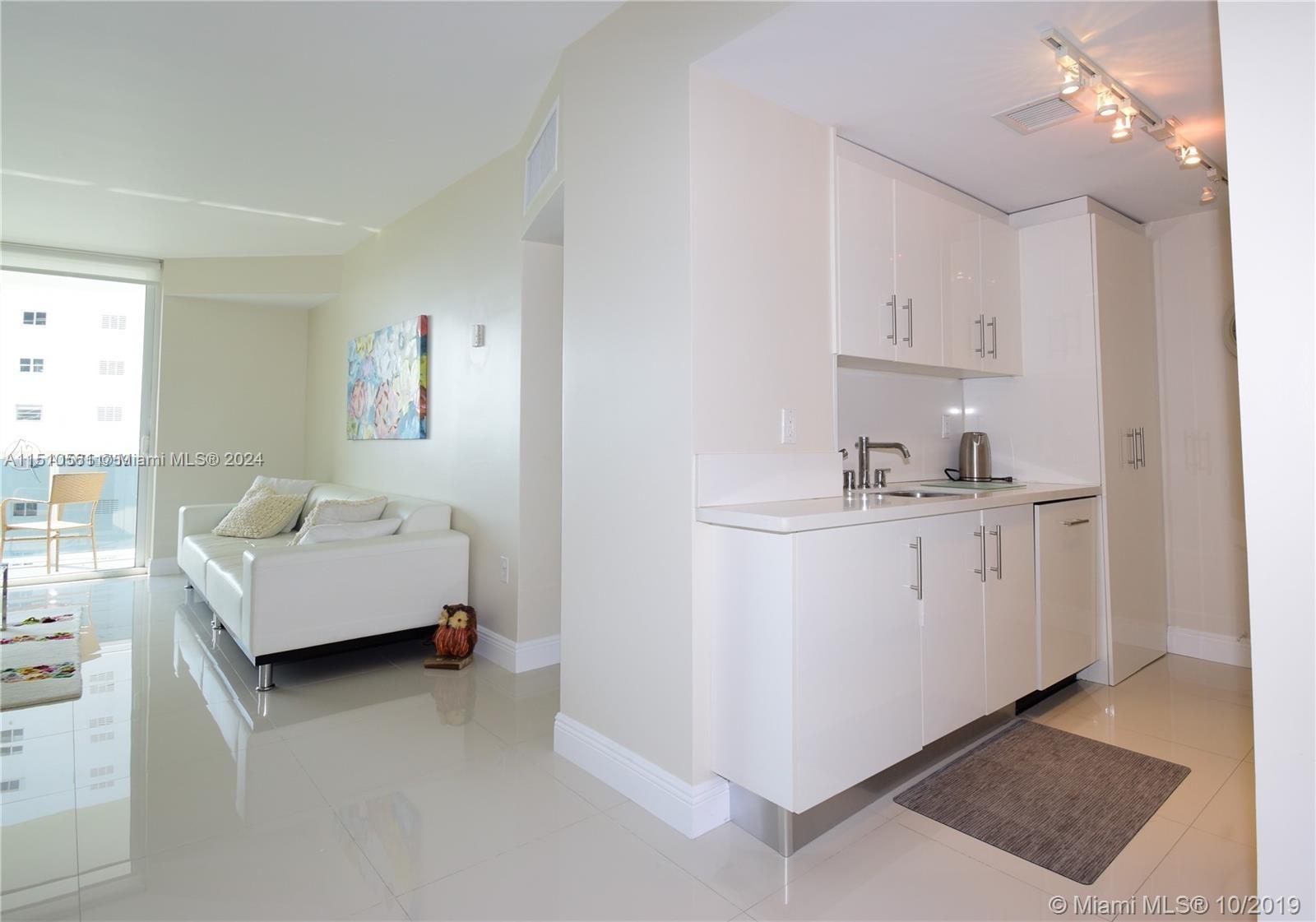 10275 Collins Ave # 521