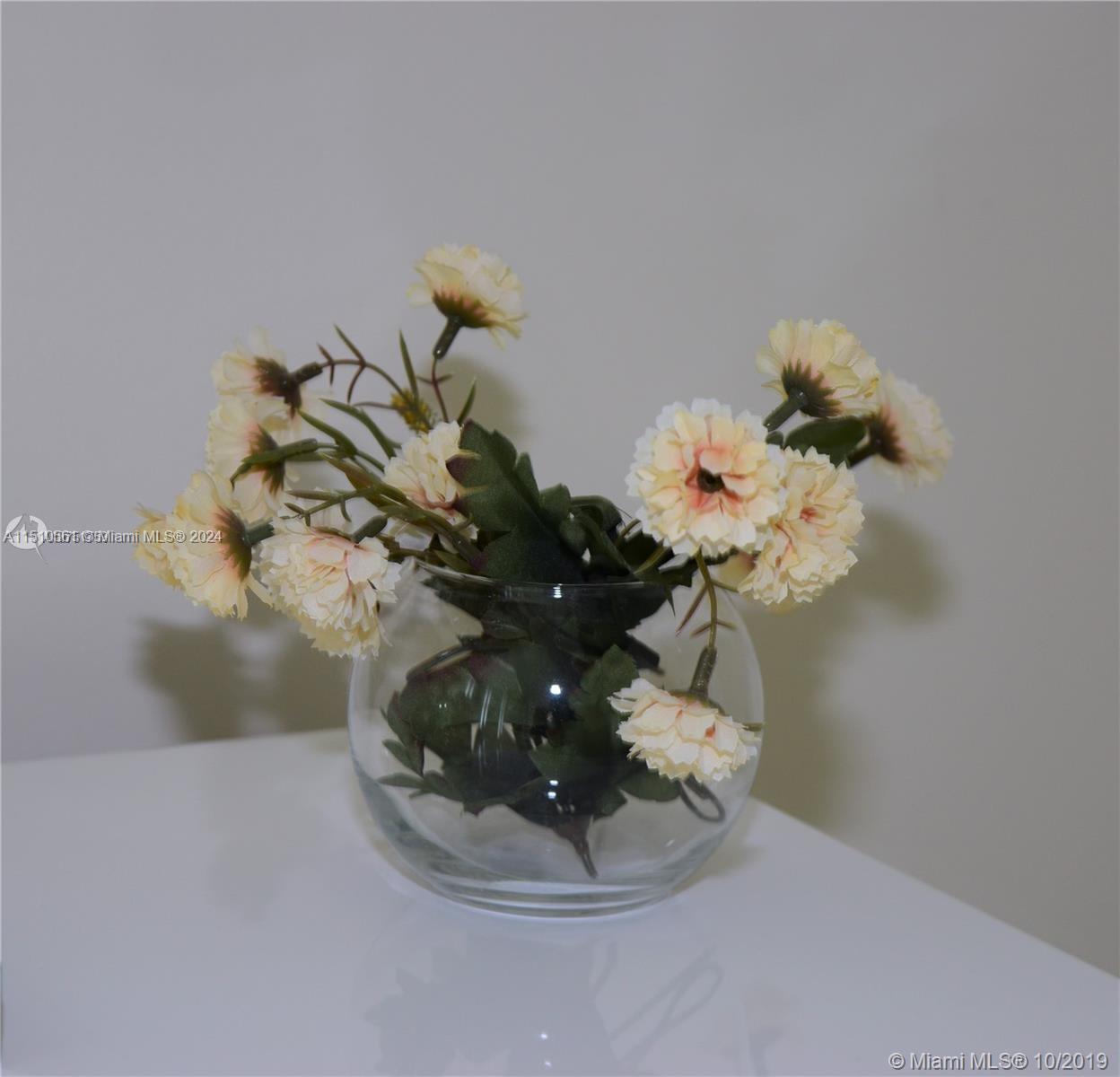 10275 Collins Ave # 521