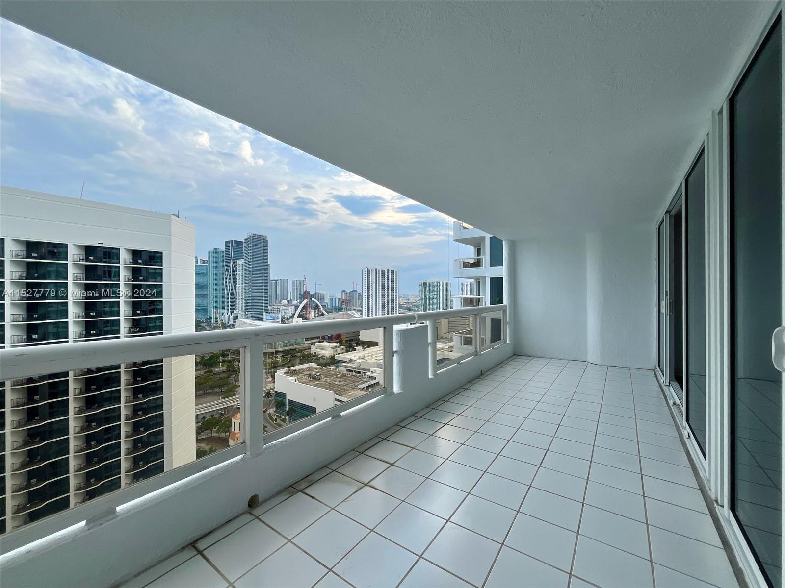 1717 N Bayshore Dr # 3242 Unit: A-3242