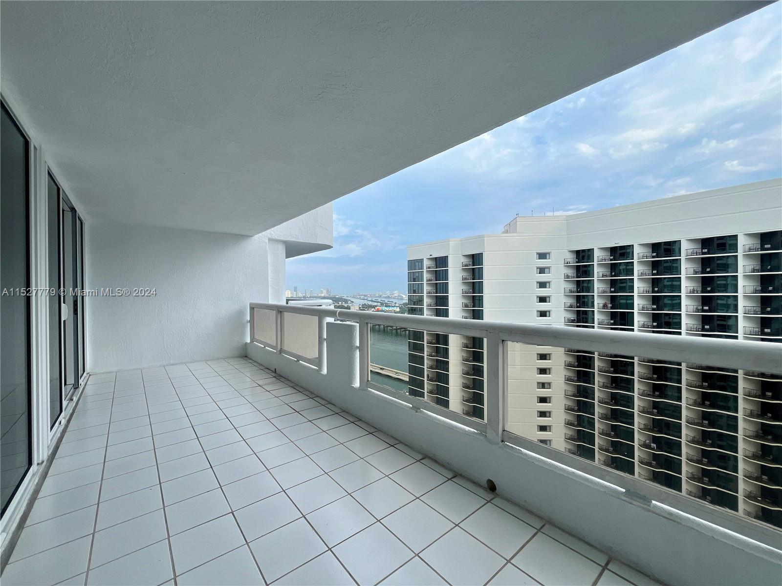 1717 N Bayshore Dr # 3242 Unit: A-3242