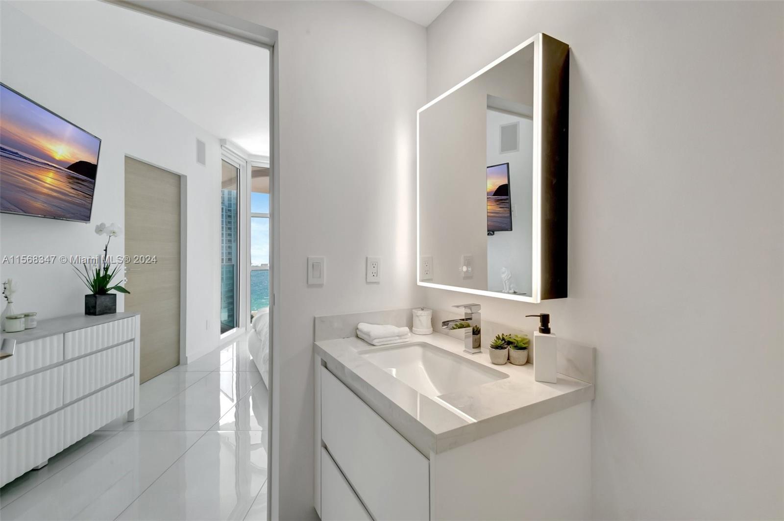 300 S Pointe Dr # 2606