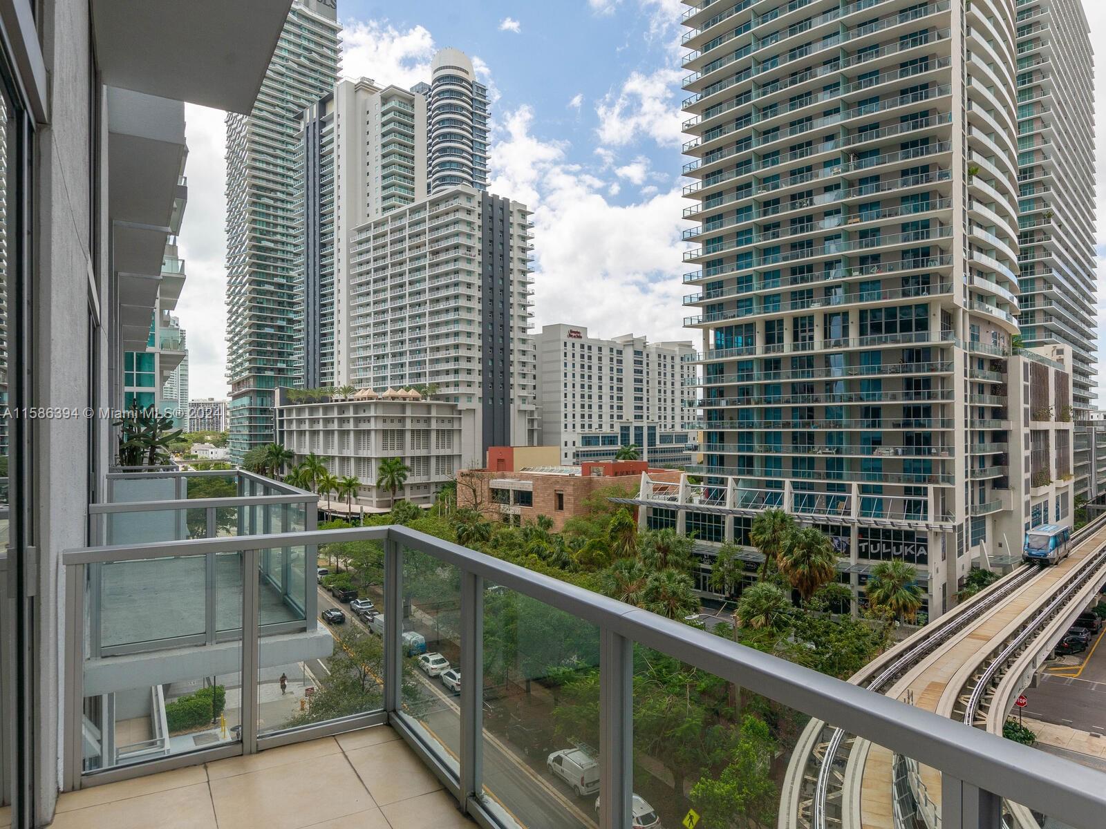 1050 Brickell Ave # 606