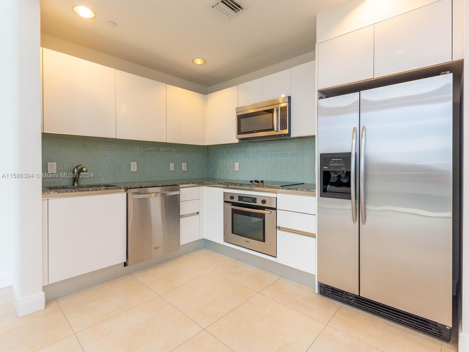 1050 Brickell Ave # 606