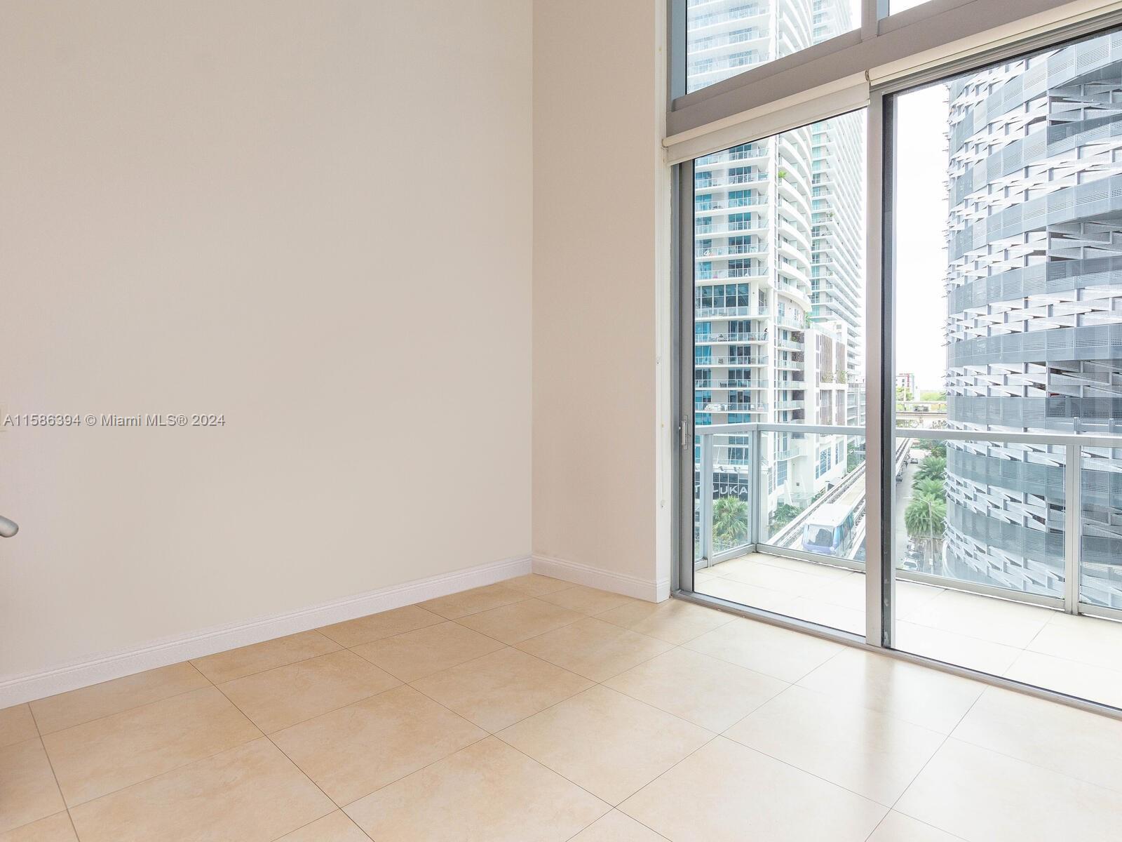 1050 Brickell Ave # 606