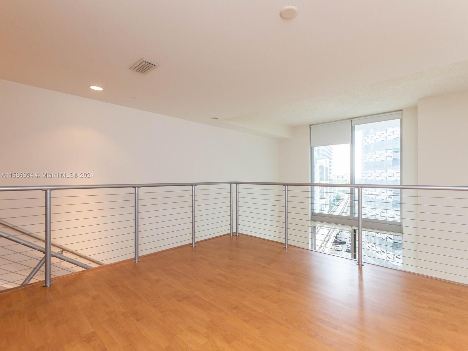 1050 Brickell Ave # 606