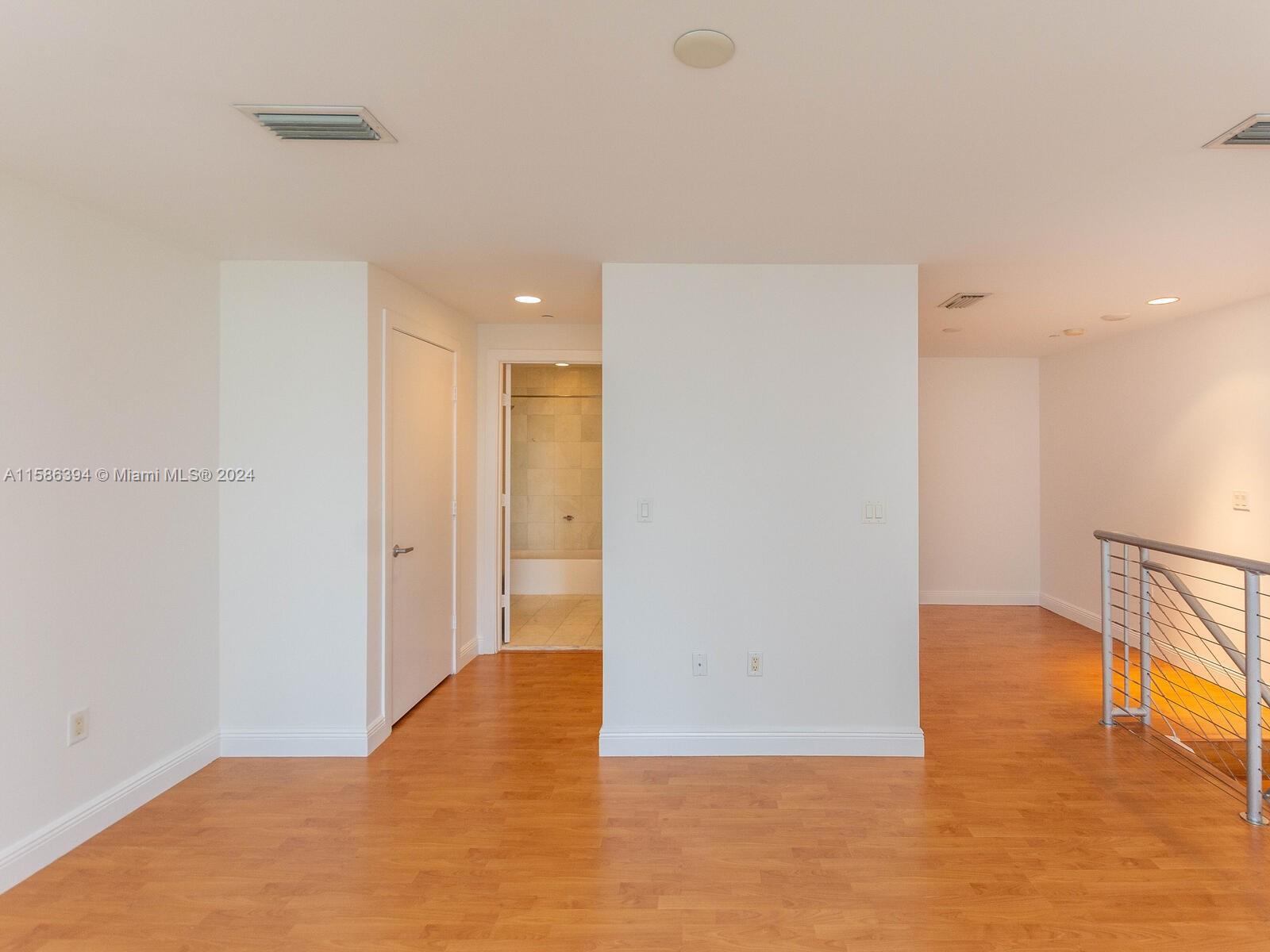1050 Brickell Ave # 606