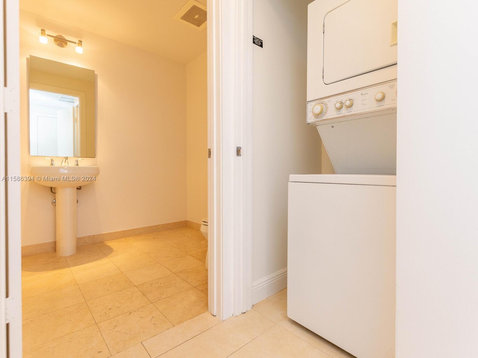 1050 Brickell Ave # 606