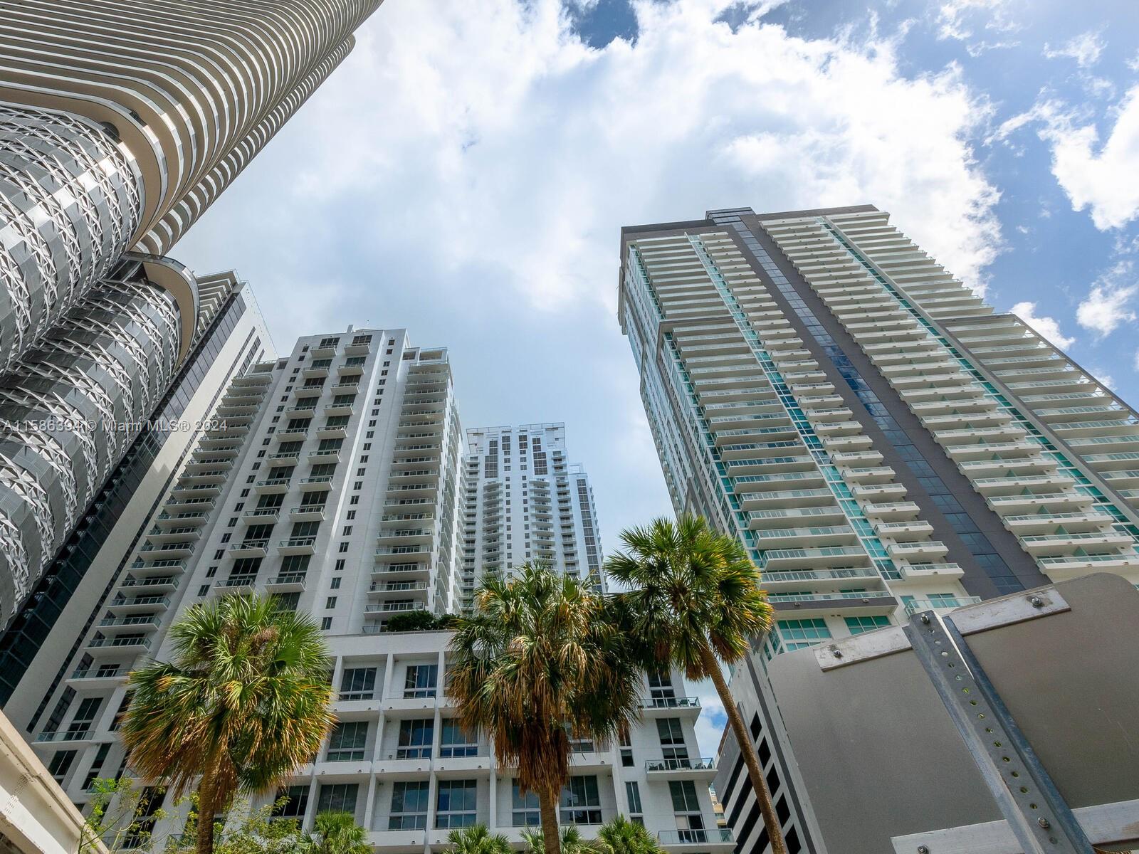 1050 Brickell Ave # 606