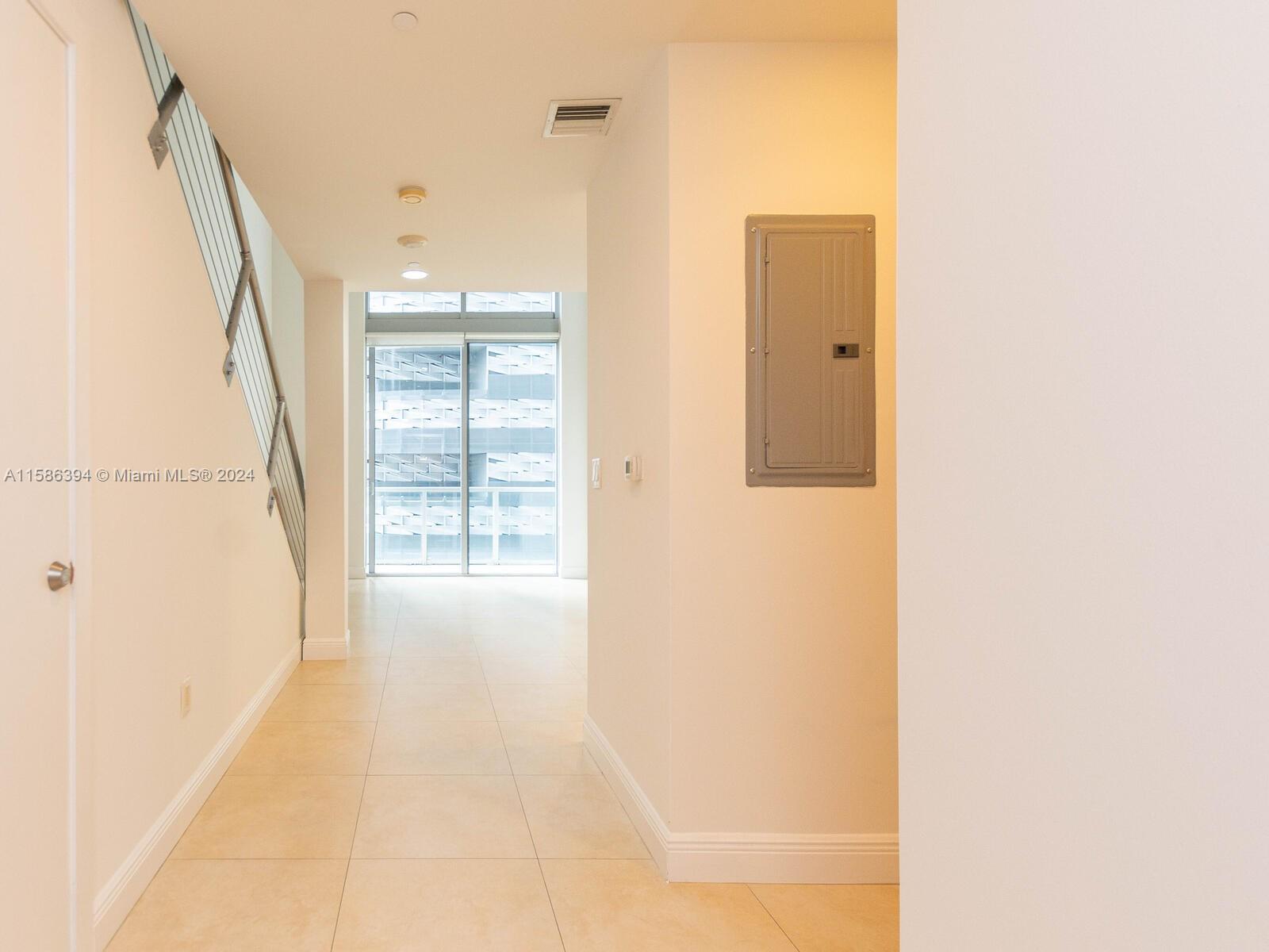 1050 Brickell Ave # 606