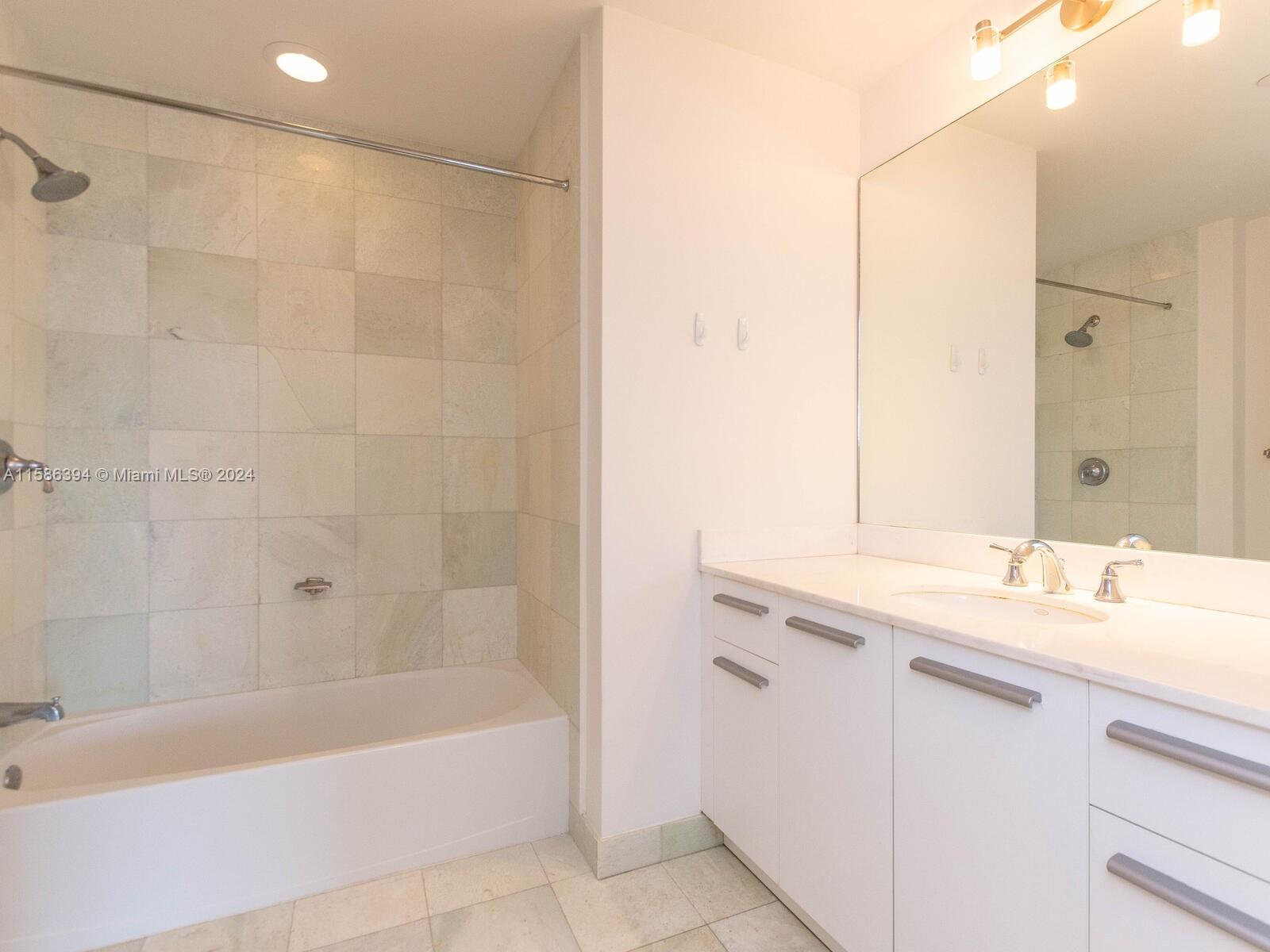 1050 Brickell Ave # 606