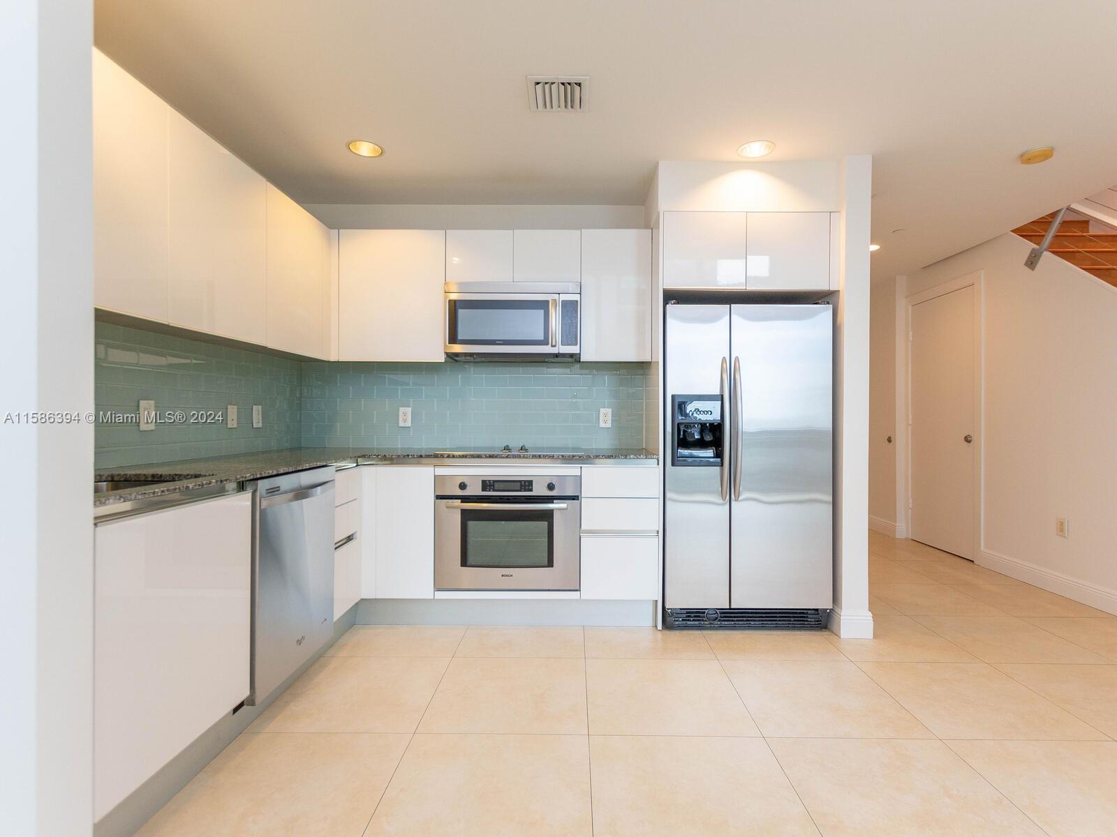 1050 Brickell Ave # 606