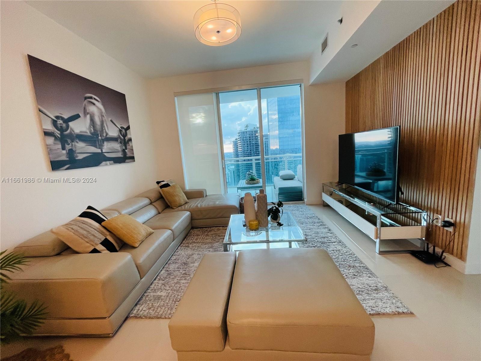 950 Brickell Bay Dr # 4400