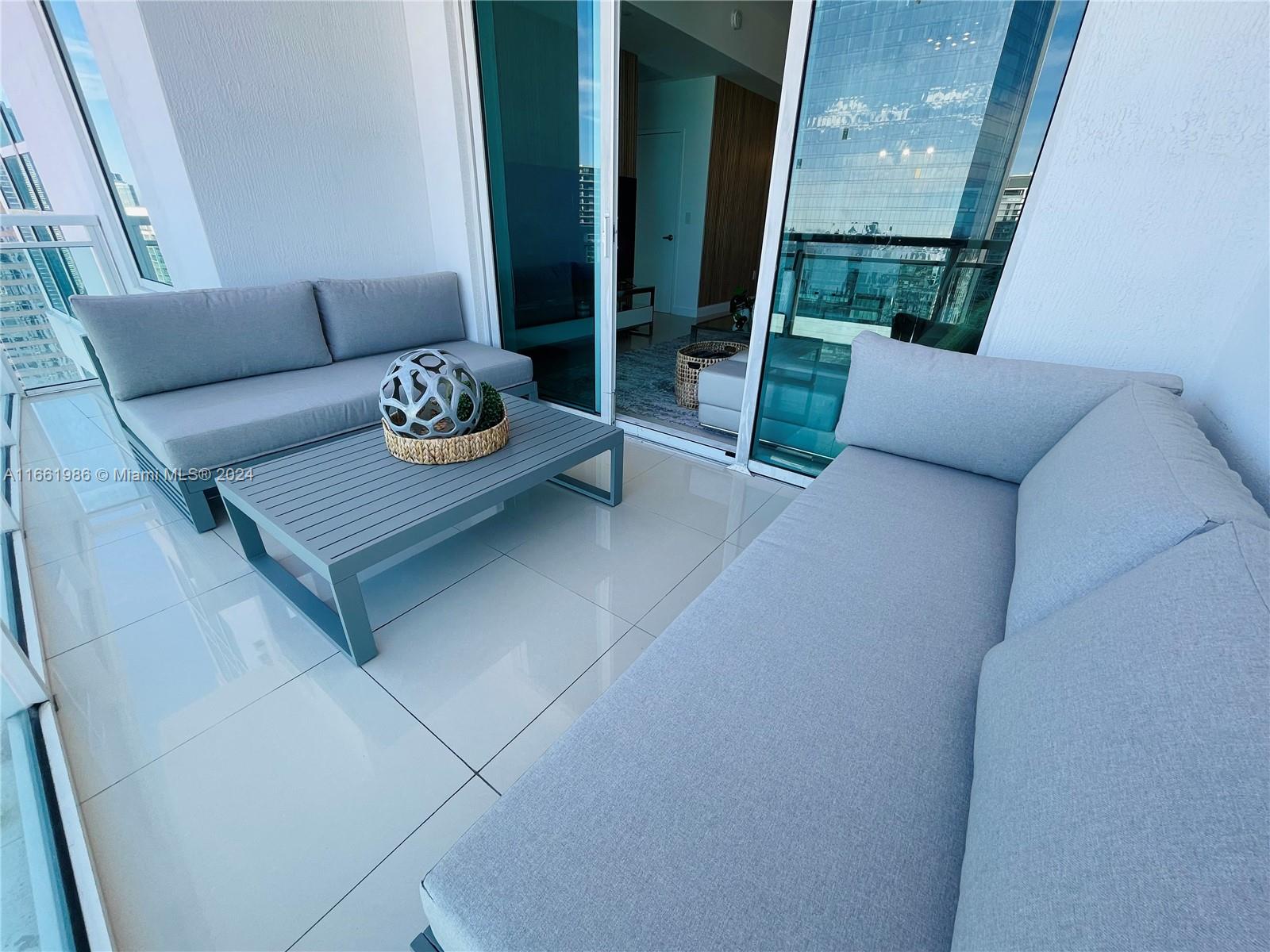 950 Brickell Bay Dr # 4400