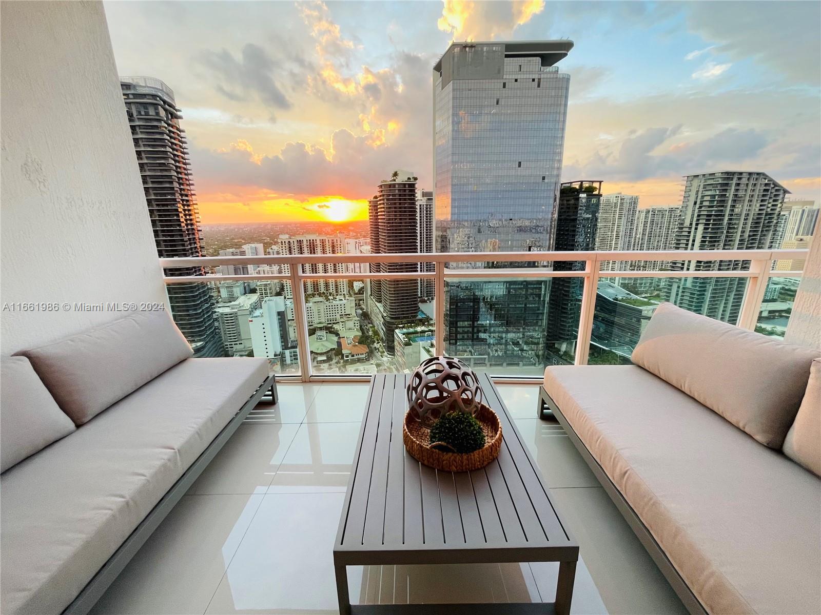 950 Brickell Bay Dr # 4400