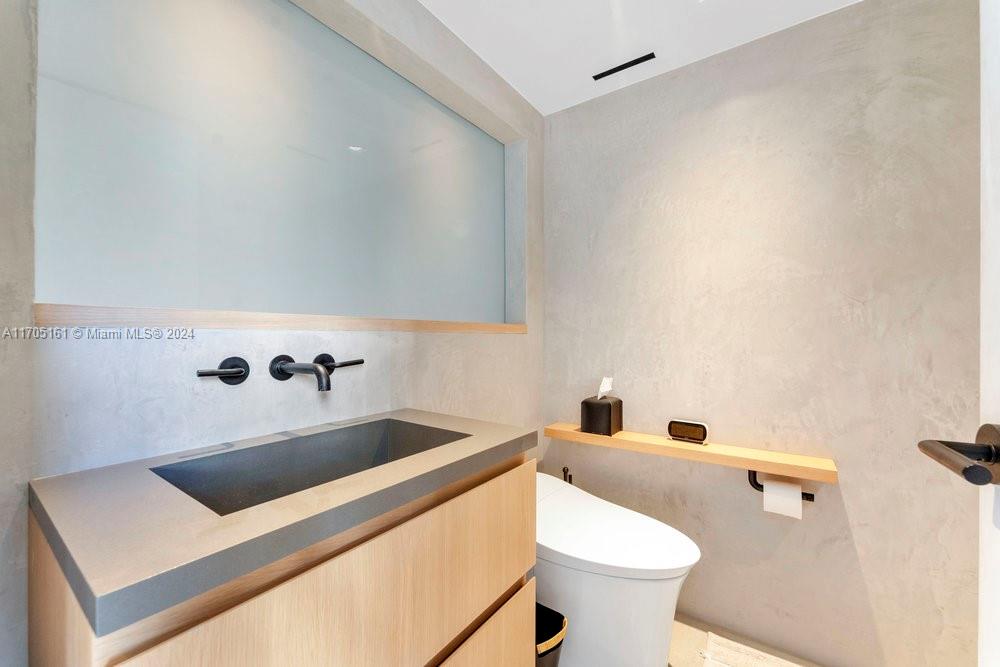 100 S POINTE DR # 12 Unit: CABANA 12