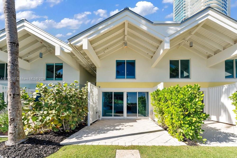 100 S POINTE DR # 12 Unit: CABANA 12