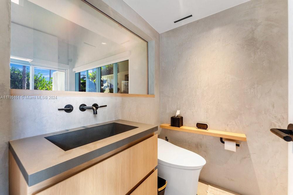 100 S POINTE DR # 12 Unit: CABANA 12