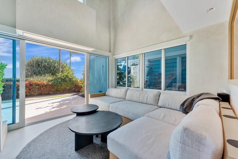 100 S POINTE DR # 12 Unit: CABANA 12