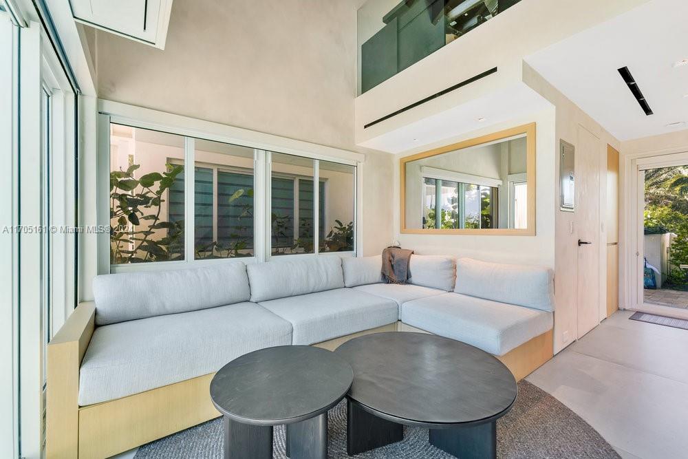 100 S POINTE DR # 12 Unit: CABANA 12