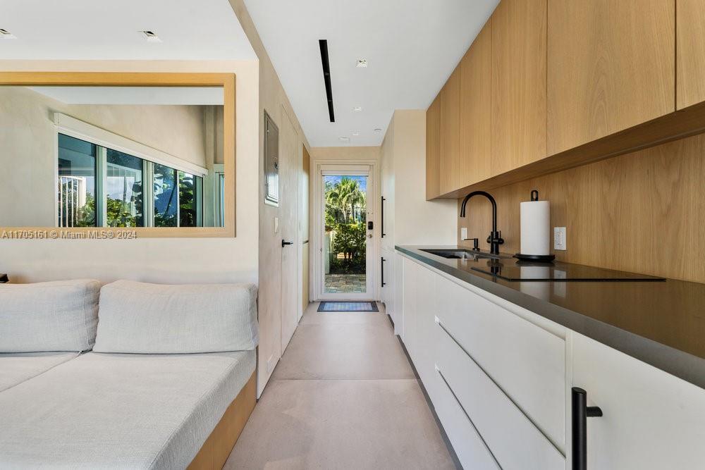 100 S POINTE DR # 12 Unit: CABANA 12
