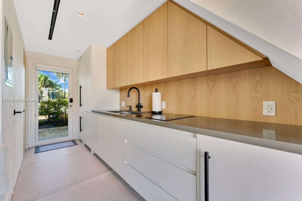 100 S POINTE DR # 12 Unit: CABANA 12