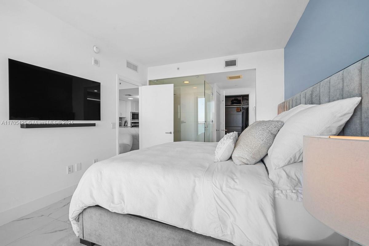 460 NE 28th St # 3205