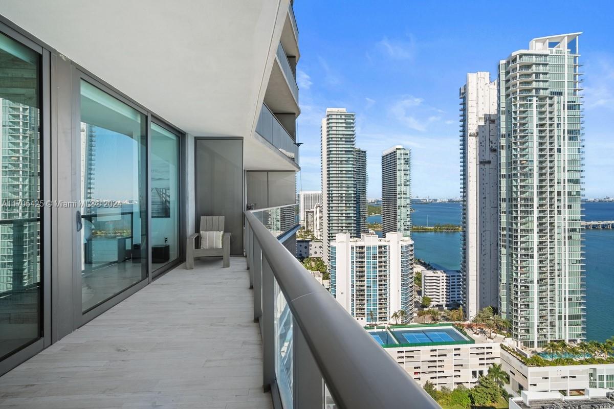 460 NE 28th St # 3205