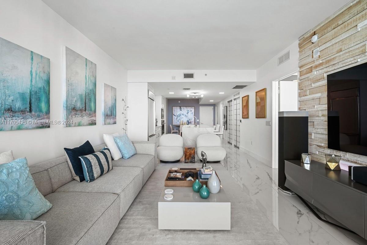 460 NE 28th St # 3205