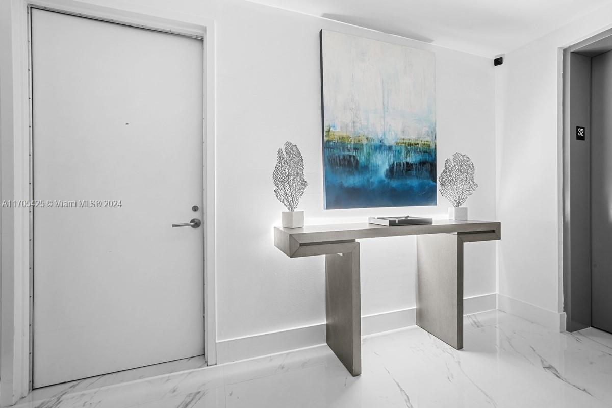 460 NE 28th St # 3205