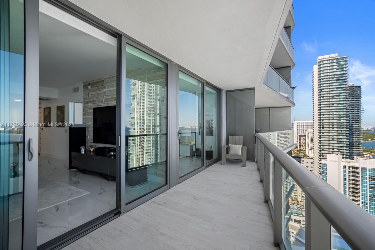 460 NE 28th St # 3205