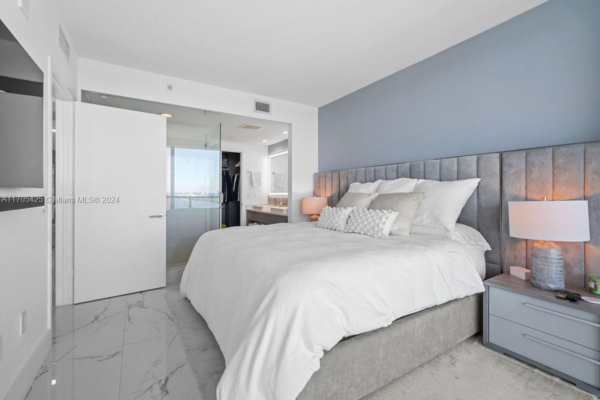 460 NE 28th St # 3205