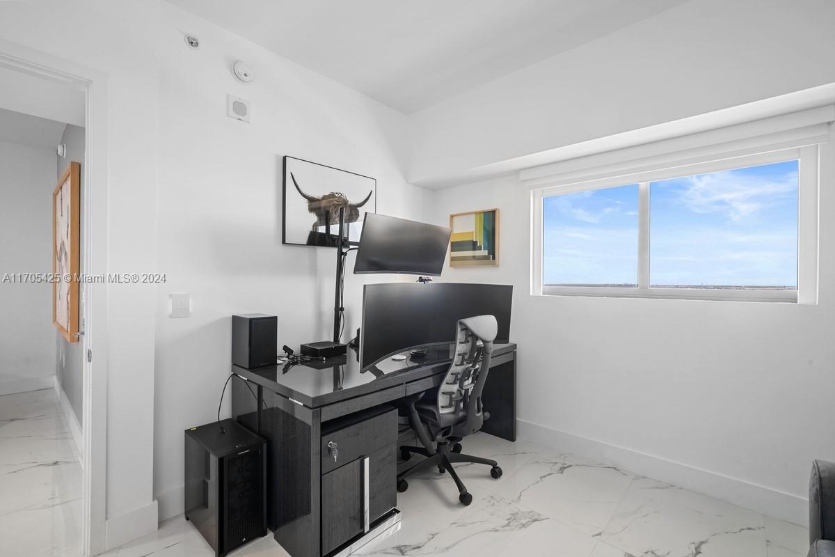 460 NE 28th St # 3205