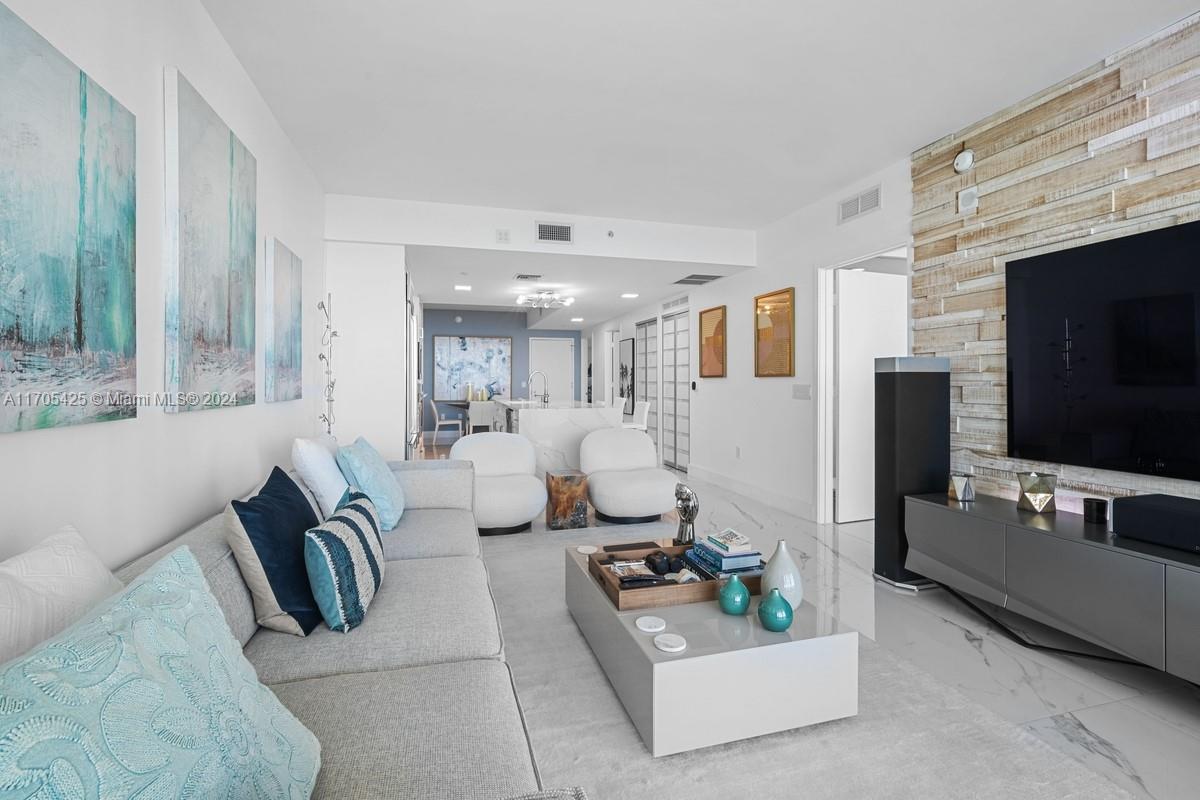 460 NE 28th St # 3205