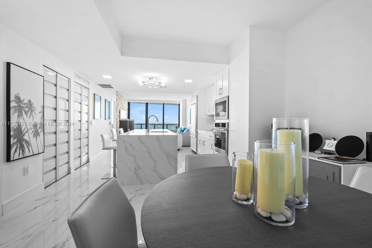 460 NE 28th St # 3205