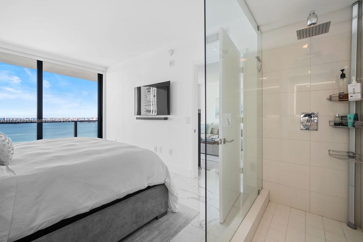 460 NE 28th St # 3205