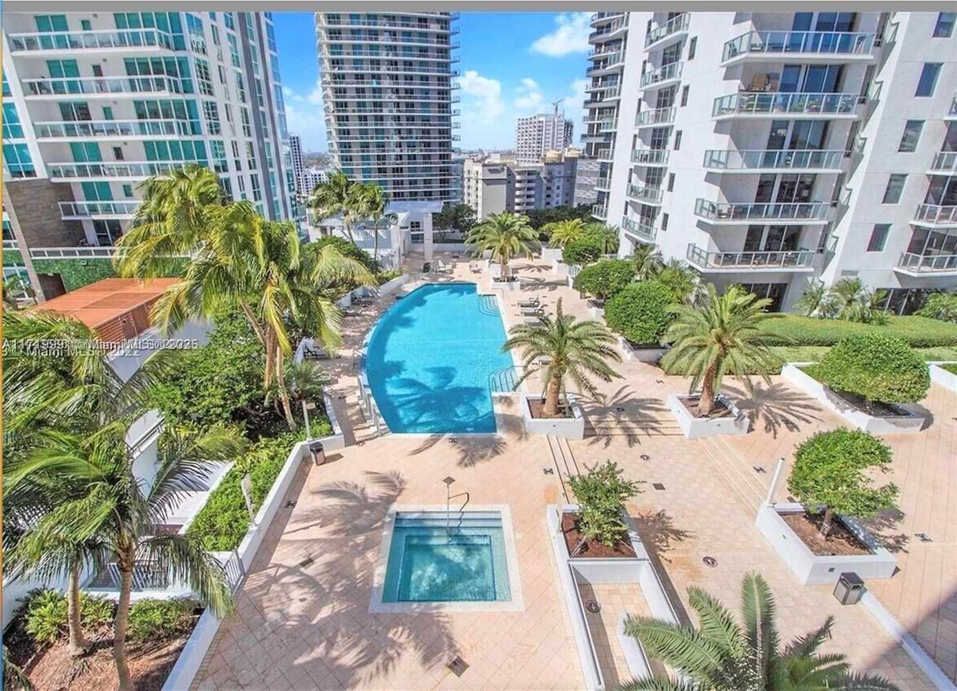 1050 Brickell Ave # 814