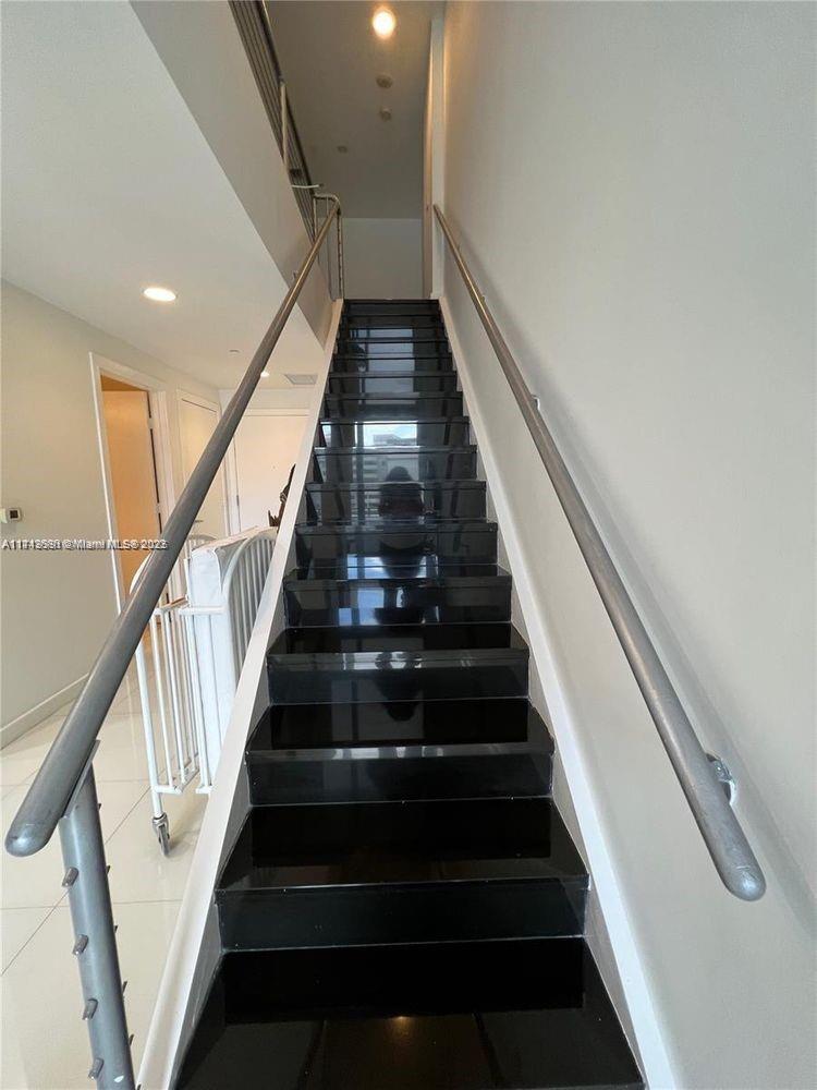 1050 Brickell Ave # 814