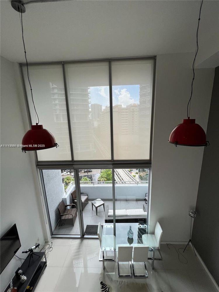 1050 Brickell Ave # 814