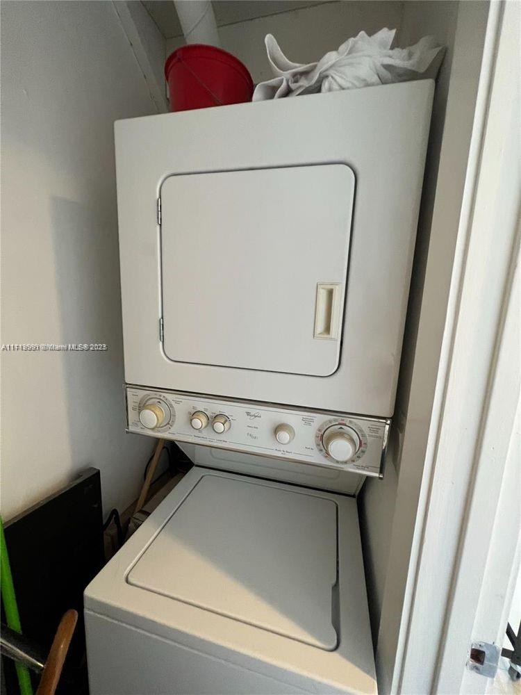 1050 Brickell Ave # 814