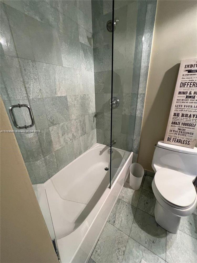 1050 Brickell Ave # 814