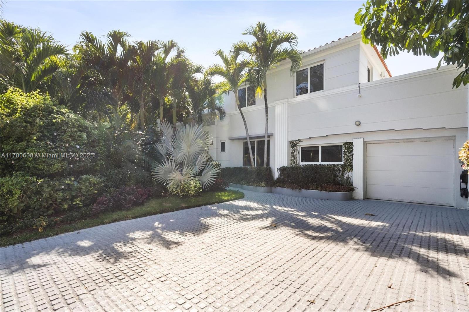 2550 Flamingo Dr