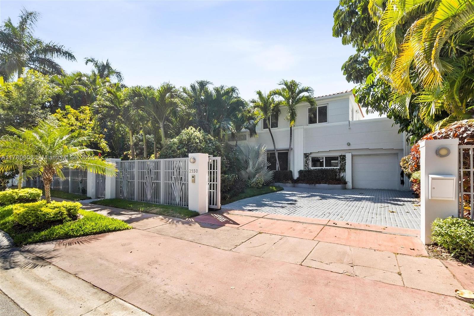 2550 Flamingo Dr
