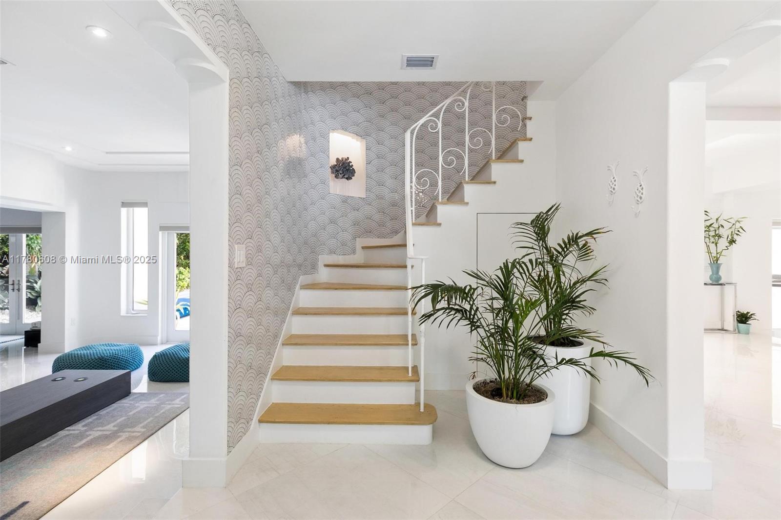 2550 Flamingo Dr