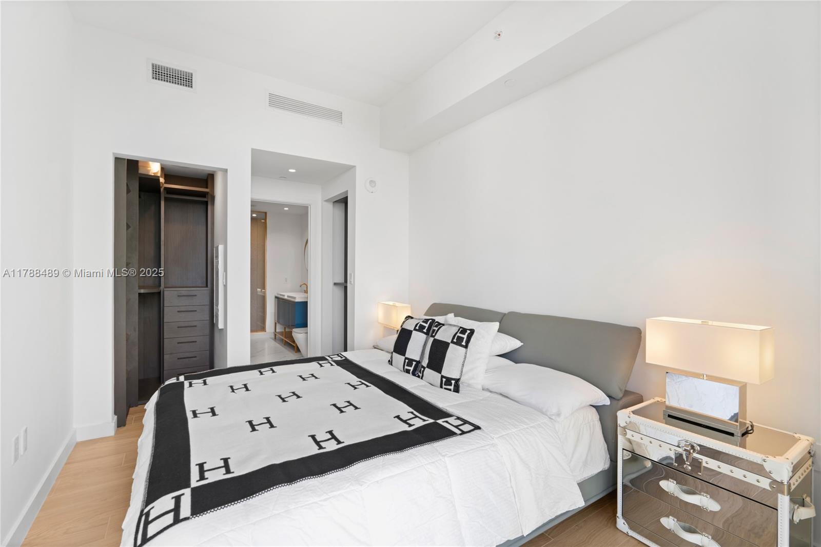 2678 Tigertail Ave # 615